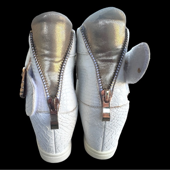 White Lizard Textured PU Leather Golden Eagle Side Zip Platform Sneakers (Sz 10) - Picture 6 of 11